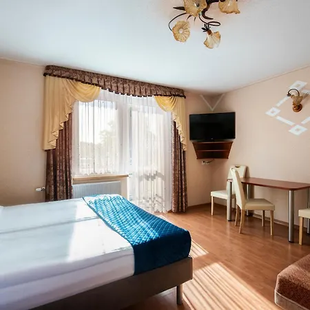 Villa Dora - Centrum,Basen Podgrzewany,Jacuzzi Sauna, Plac Zabaw, Parking