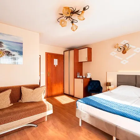 Villa Villa Dora - Centrum,Basen Podgrzewany,Jacuzzi Sauna, Plac Zabaw, Parking Mielno (Koszalin)